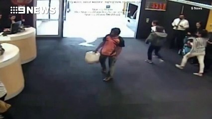 Chờ ngân hàng làm thủ tục quá lâu, vị khách nóng tính châm lửa tự đốt chính mình