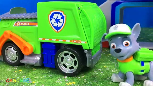 PATRULLA CANINA RESCATE DE ROCKY EN EL AYUNTAMIENTO CON ELLIE ELEFANTE ROCKY Y VEHICULO DE