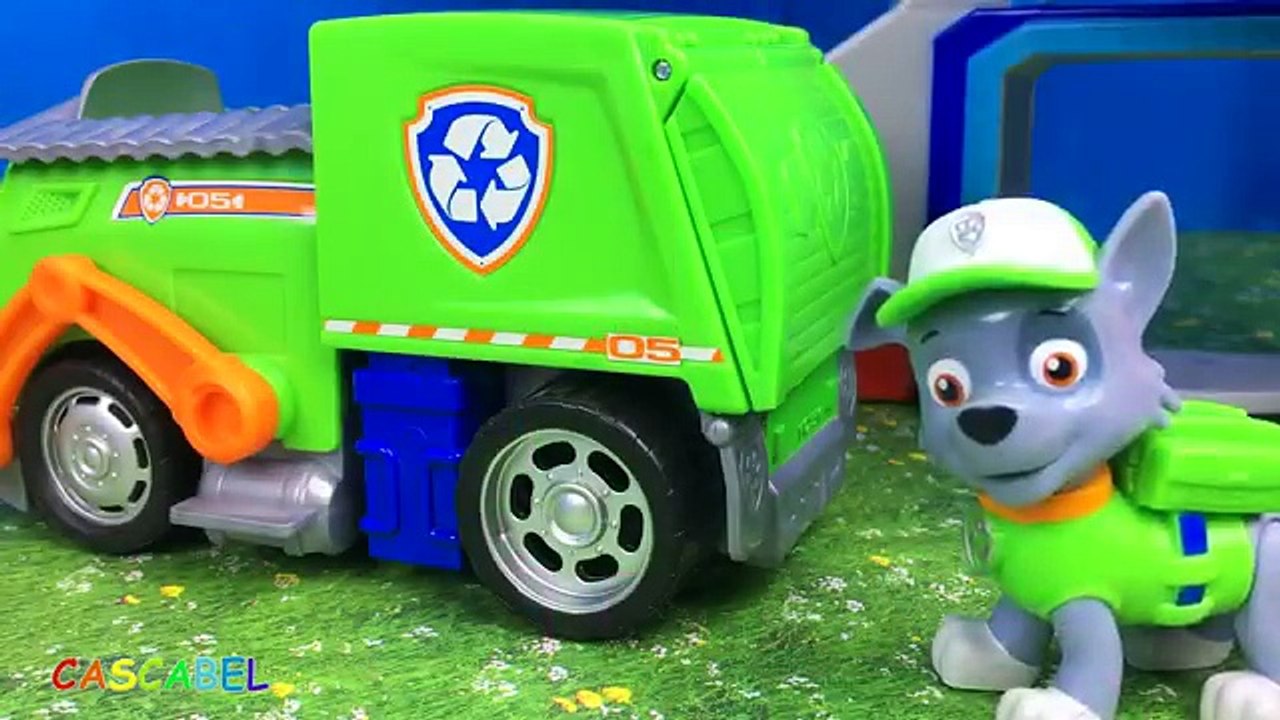 PATRULLA CANINA RESCATE DE ROCKY EN EL AYUNTAMIENTO CON ELLIE ELEFANTE ROCKY Y VEHICULO DE