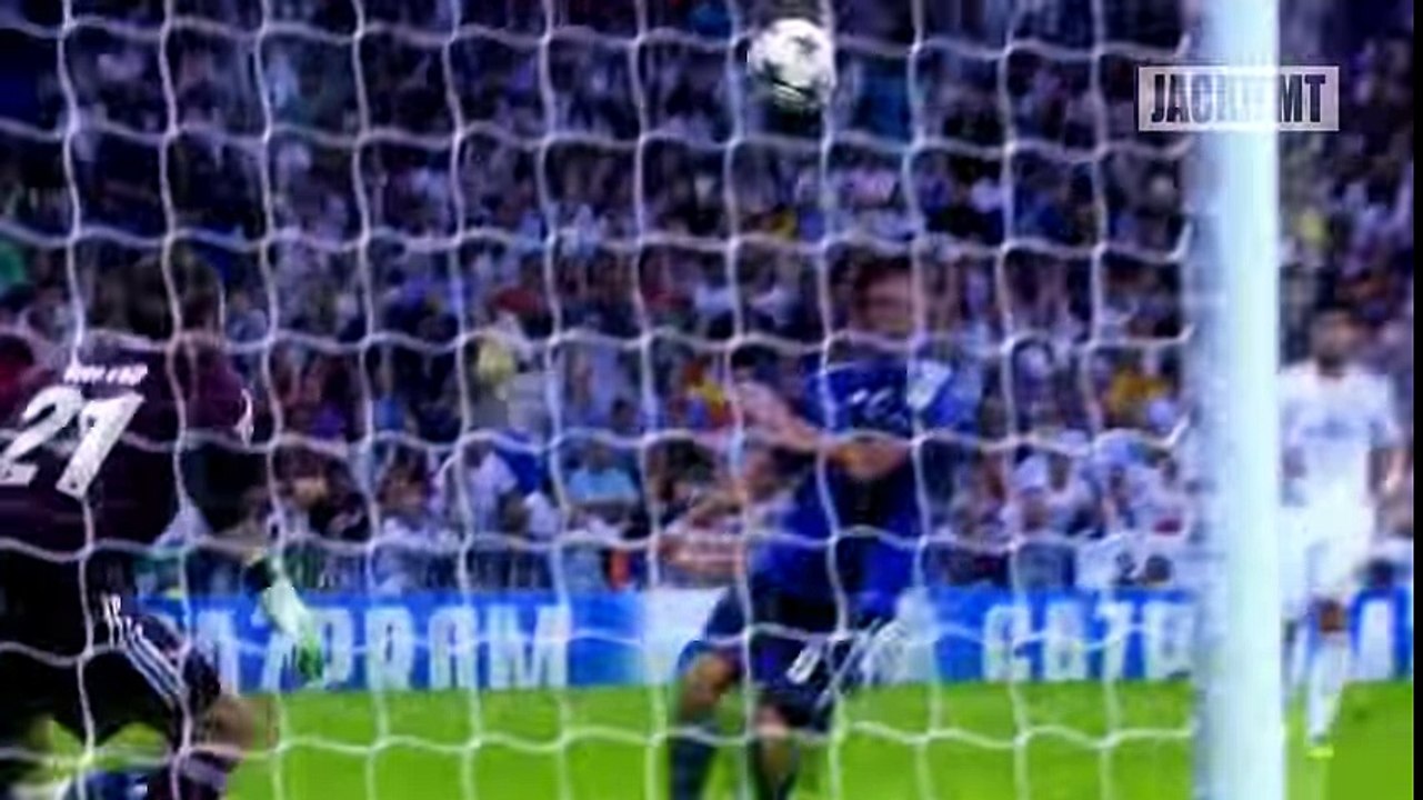 Top 25 INCREDIBLE Assists in Football - HD - dailmotion