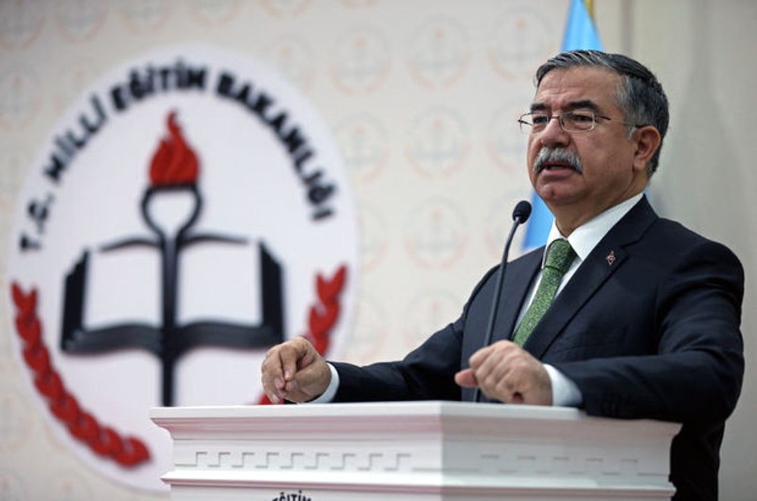Milli Eğitim Bakanı "Benim de TEOG'dan Geçmiş Evladım Var" Deyip Yeni Sistemin Şifrelerini Verdi
