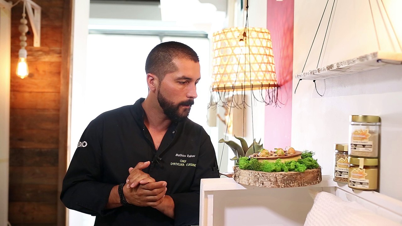 Tarte au chocolat au lait, poires pochées au sirop d'érable
