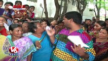 Bithiri Sathi Visits Bathukamma Sarees Distribution Center | Teenmaar News | V6 News