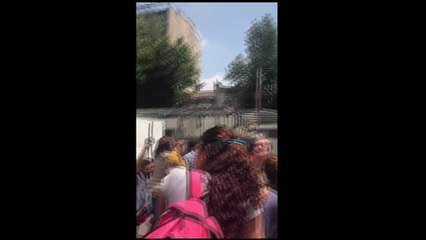 Prédios tremem durante terremoto no México