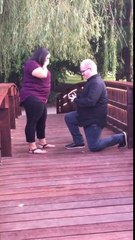 Une demande en mariage qui tombe à l'eau