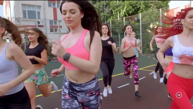 Roby Roberto, instrucție cu fetele, la ora de sport