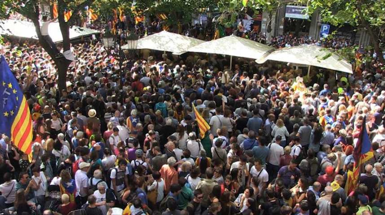 Barcelone : des milliers de Catalans dans la rue après une série d'arrestations