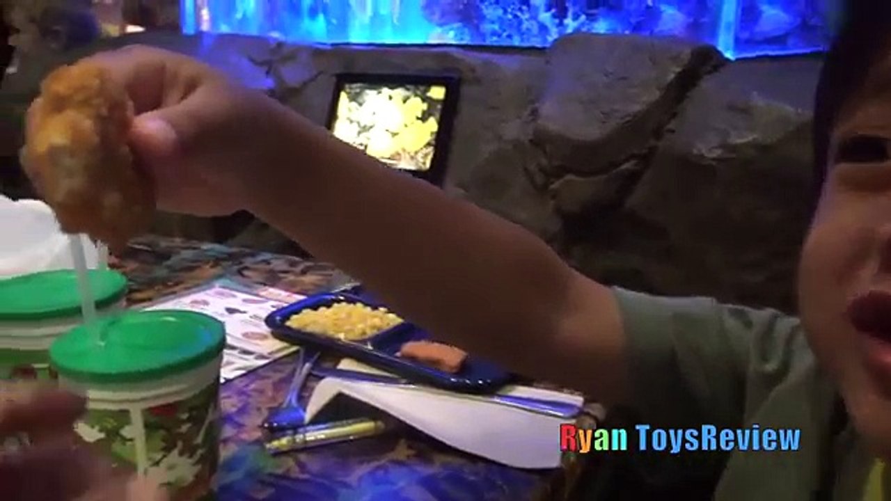 Rainforest Cafe Family Fun Theme Restaurant Animals Amusement Ride Toys for Kids Ryan Toys