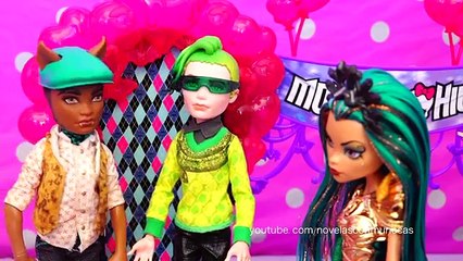 Juguetes de Monster High en español - Fiesta de bienvenida al instituto MH y muñeca Draculaura