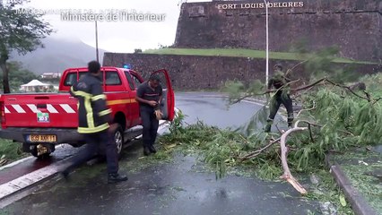 Ouragan Maria: la Guadeloupe panse ses plaies