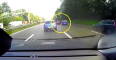 Un automobiliste force un autre à s'arrêter sur l'autoroute