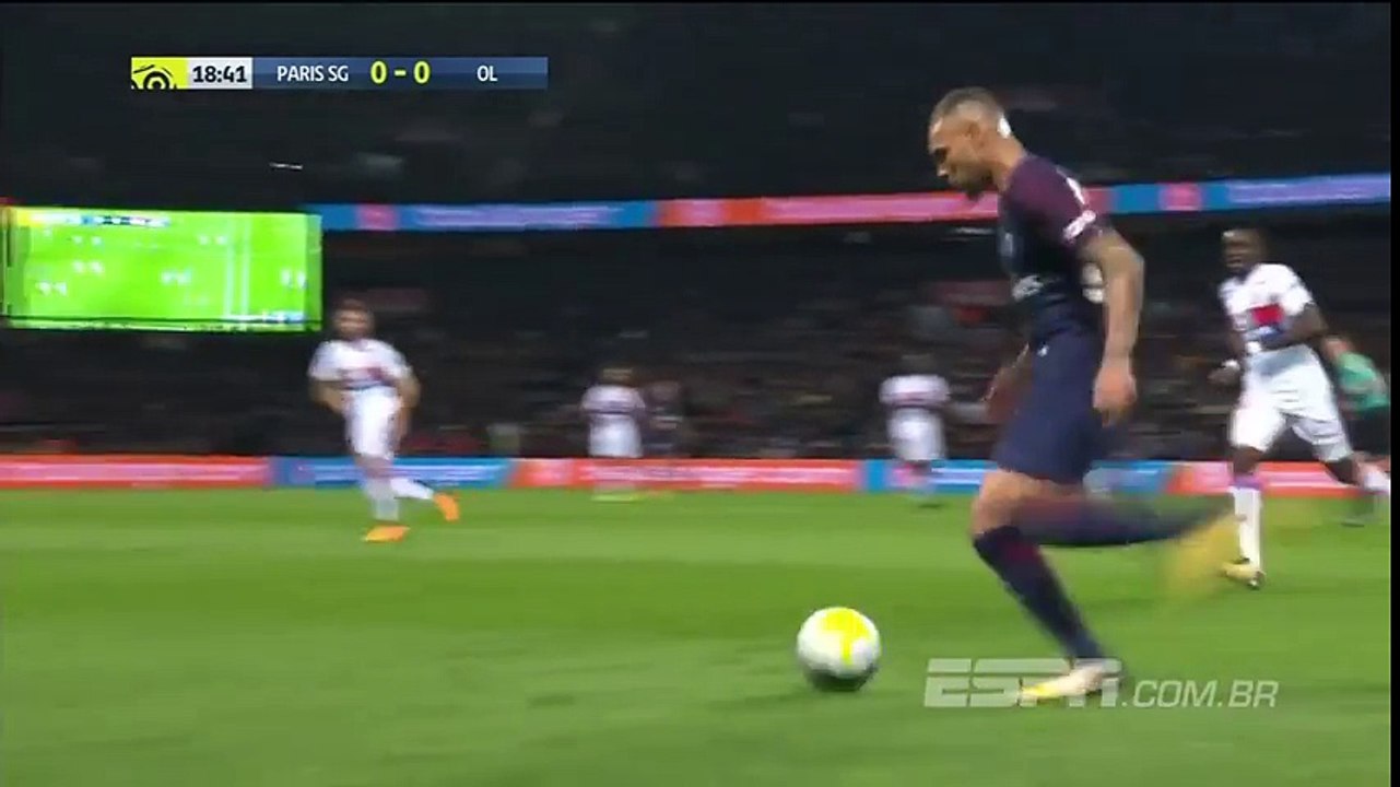 Thi triển tuyệt kỹ Elastico như CR7 trên sân , Neymar nhận cái kết đắng khiến Fan phì cười