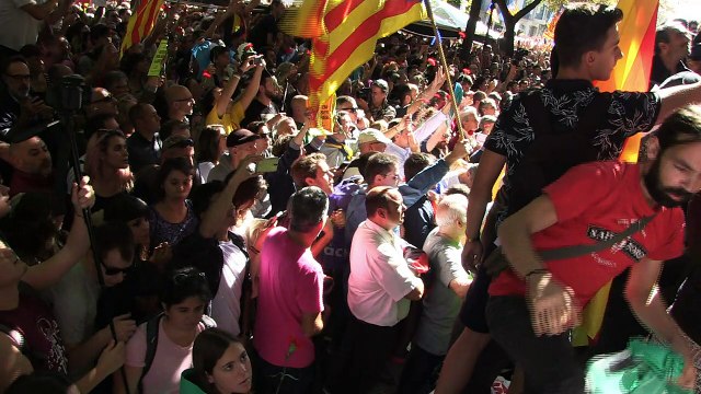 Catalães protestam após detenção de membros do governo regional