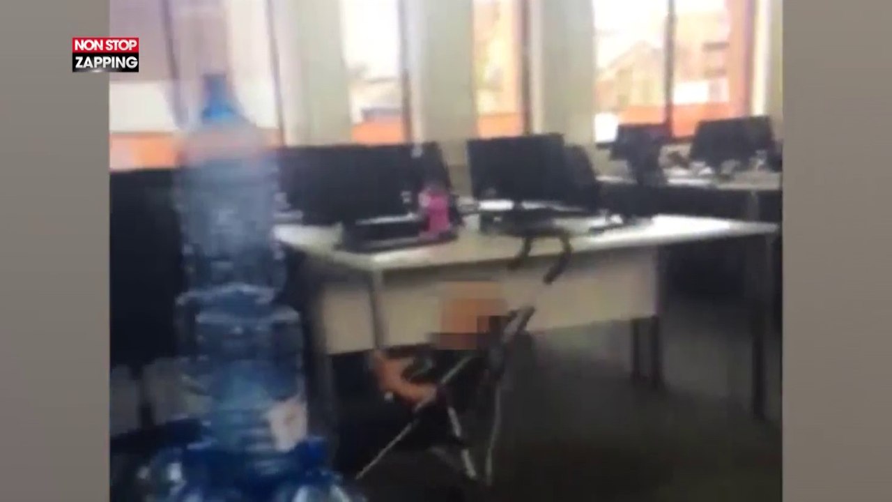 Un enfant utilisé comme balle de bowling par des employés au bureau (Vidéo)