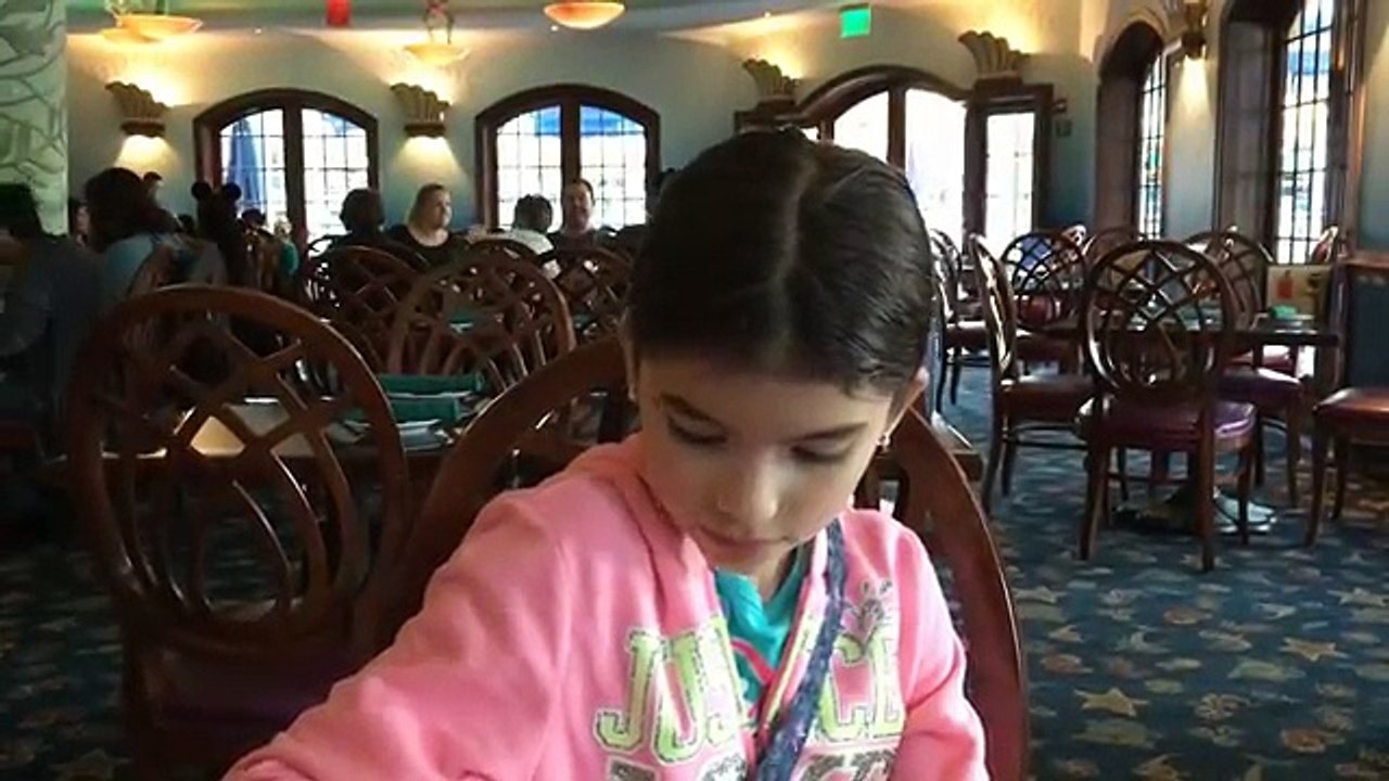 Disneylands Princess Dining at Ariels Grotto