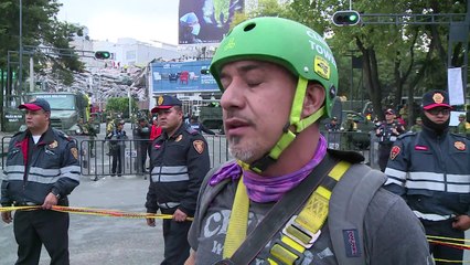 México procura sobreviventes após terremoto devastador