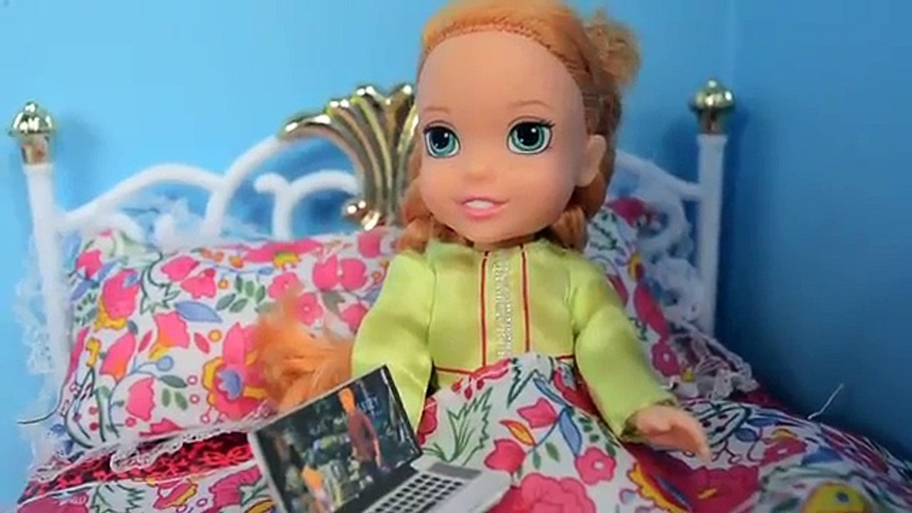 Anna And Elsa Toddlers Skip School! Part 1 - Toddler Anna And Elsa Videos