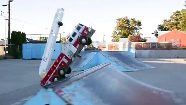 Fire Truck Toy fighting fires - Firefighters respond to unboxing and review of fire truck