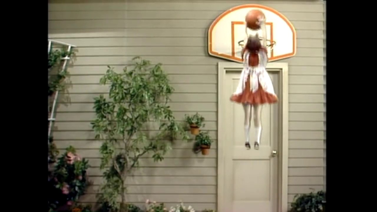 Small Wonder - Clip: V.I.C.I Shoots a Basket