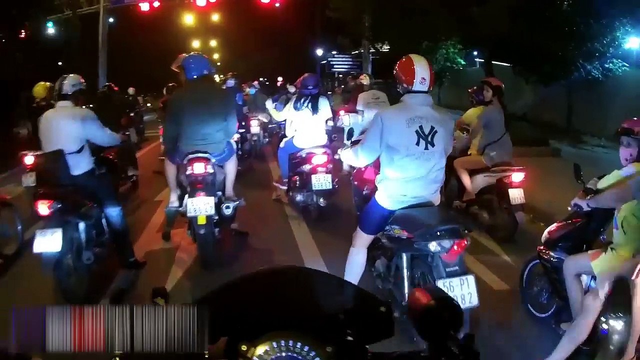 Bị CSGT chặn vì đi quá tốc độ, thanh niên giả vờ không biết tiếng Việt, "bắn" tiếng Anh như gió