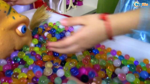 Bad Baby Frozen Elsa vs Dinosaur Attack | Dubble Bubble| Видео для детей Tiki Taki