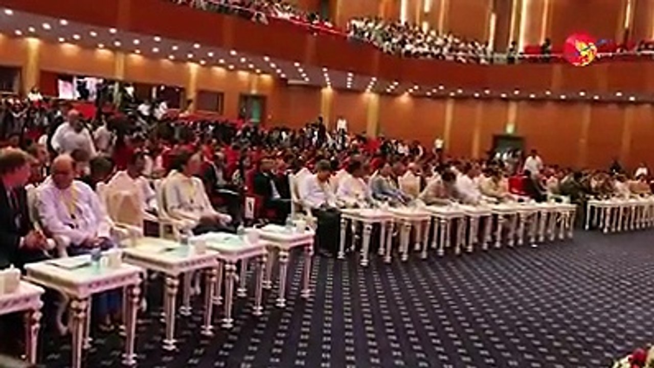 "ေဒၚေအာင္းဆန္းစုၾကည္ မိန႔္ခြန္း" က ေကာင္းတယ္ အျပင္ကေတာ့ ေဝဖန္မွာပဲ (႐ုပ္/သံ)