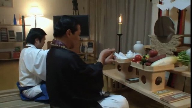 Kinh hoàng sinh vật kỳ lạ tấn công thầy trừ tà Nhật Bản