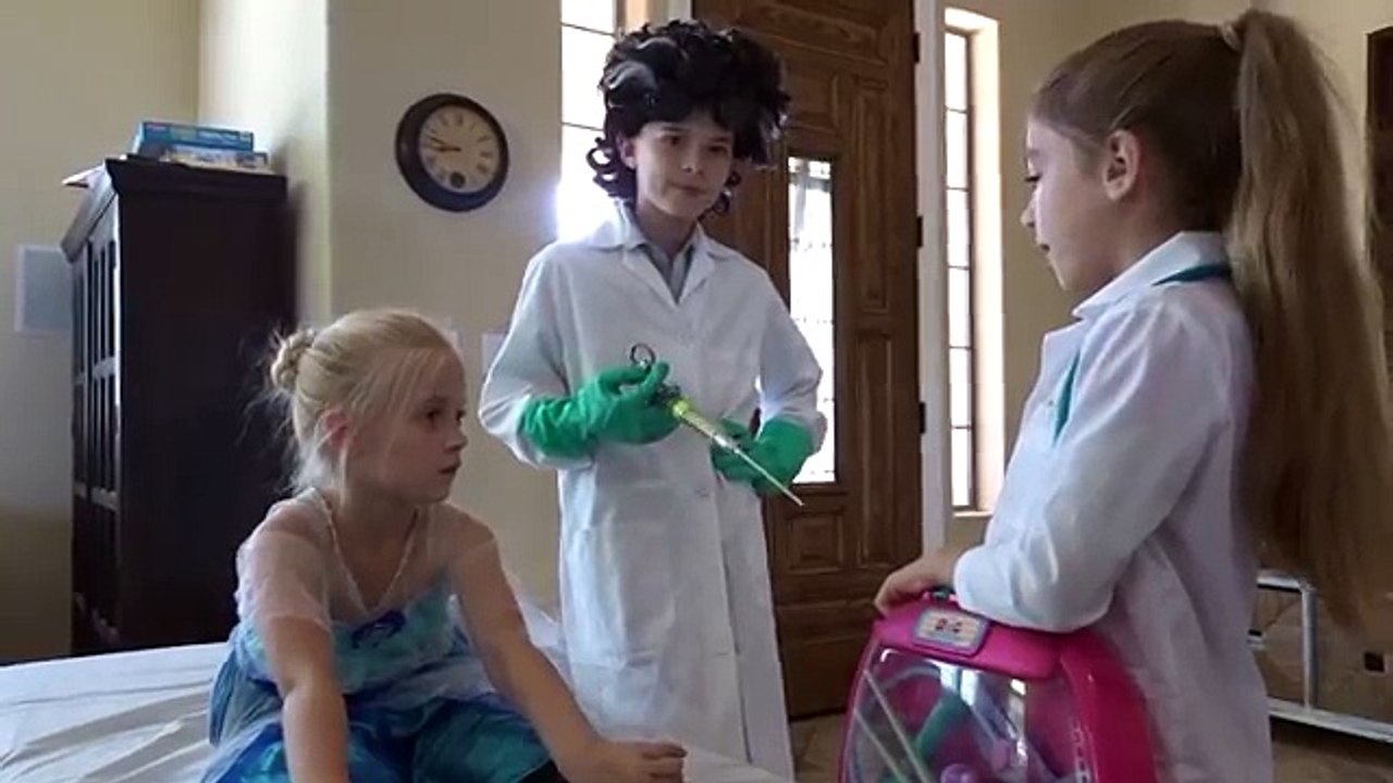 DOC MAD SCIENTIST ROMEO MCSTUFFINS!! FAKE OR REAL DOCTOR?? GIANT NEEDLES IN ELSA FROZEN TUMMY!!