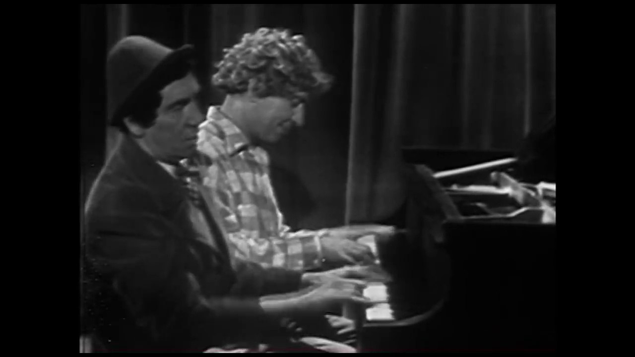 The Marx Brothers TV Collection  - Clip: The Duet