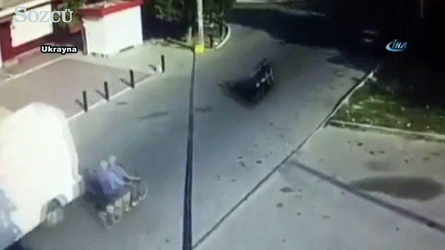 Motosikletler kafa kafaya çarpıştı!