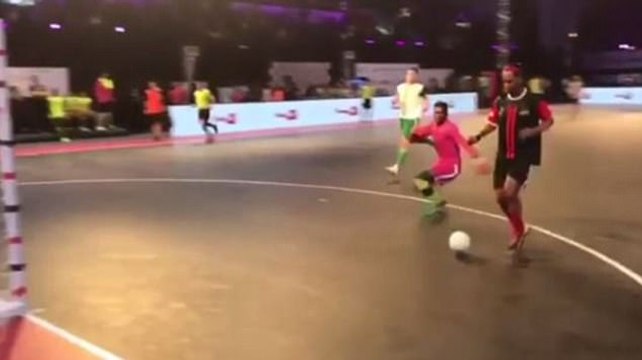 Le petit pont dévastateur de Ronaldinho au futsal