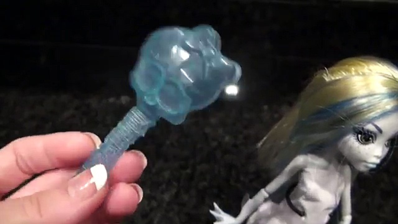 How to wash & clean your Monster High Dolls hair