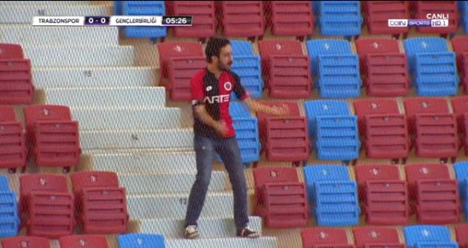 Gençlerbirliği, Maçta Tek Başına Tezahürat Yapan Taraftara İmzalı Forma Hediye Etti