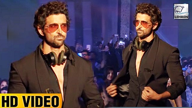 Hrithik Roshan Unbuttons His Jacket On The Ramp