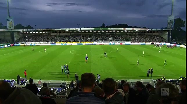 Quand les joueurs et membres du staff d'une équipe de D2 allemande pourchassent les ultras adverses