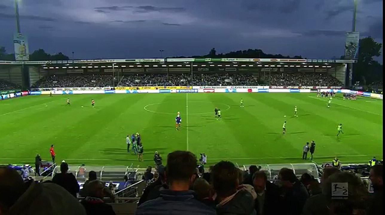 Quand les joueurs et membres du staff d'une équipe de D2 allemande pourchassent les ultras adverses
