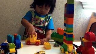Bataille Méga jouets contre ty-rux dinotrux d-struct Construx lego duplo Bloks lego meurent notes