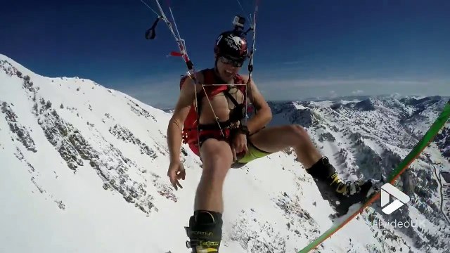 Vol en parapente à ski sans vêtements !! Speedflying un peu osé...