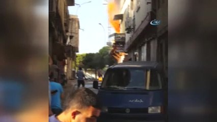 Kozmetik Dükkanında Çıkan Patlama Anları Cep Telefonları ile Kaydedildi