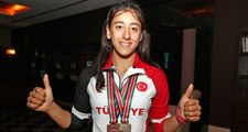 Dünya Şampiyonu Milli Sporcu Mizgin Ay: Atatürk Küpesi Takınca Rekor Kırıyorum