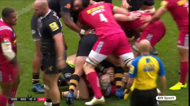 James Haskell et Joe Marler s'étranglent puis se font des câlins