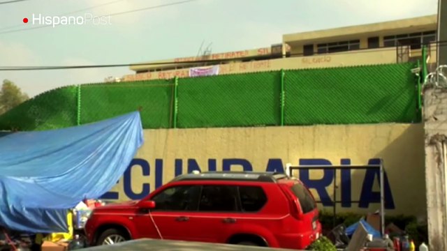 Rescatistas mexicana cerca de salvar a niña de escuela derrumbada