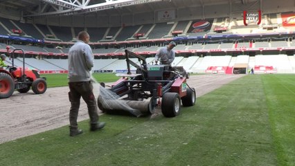 Du tennis au football. De la terre battue à la pelouse.