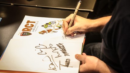 M.Boudjellal et les joueurs dédicacent la BD du RCT : 20/09/17