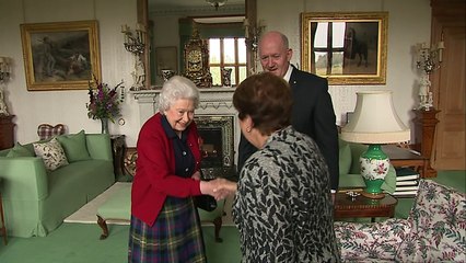 The Queen meets Australian Goveneor General Sir Cosgrove