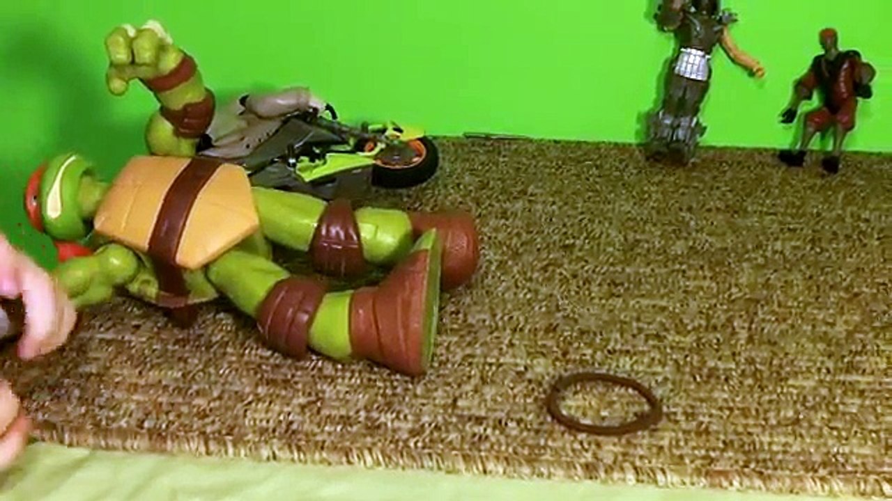 Teenage Mutant Ninja Turtles battle Shredder! Toy Review - Kids Reviews Toys - TMNT