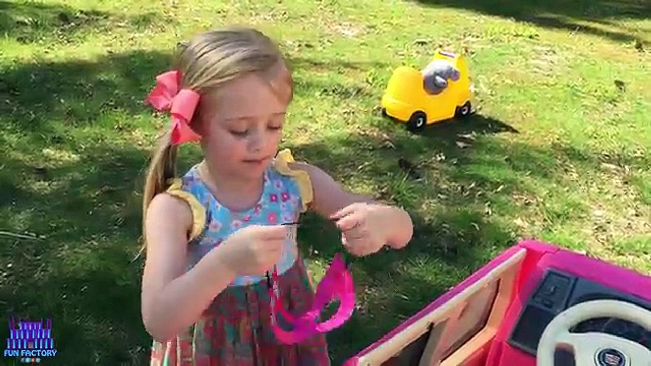 Y coche práctico de Costa para Niños en rosado poder paseo rodillo paso cenar juguetes en ruedas Barbie 2 supergirl