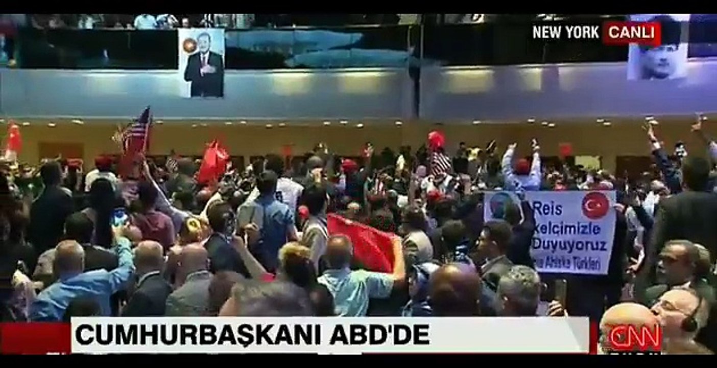 Erdoğan konuşurken salon karıştı