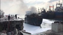 Kartal'da Hurdaya Ayrılmış Gemi Yangını 3