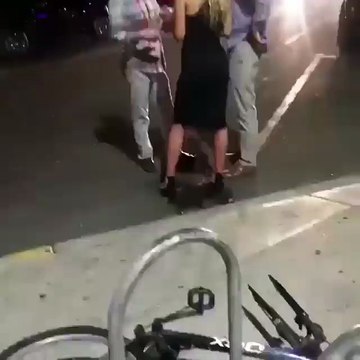 Quand y a la queue aux toilettes des filles